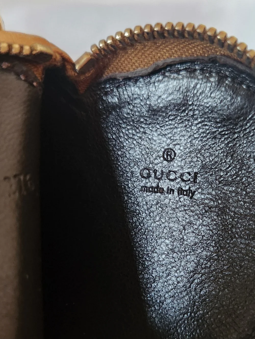 Gucci Zippy Heart Coin Purse - Picture 5 of 6